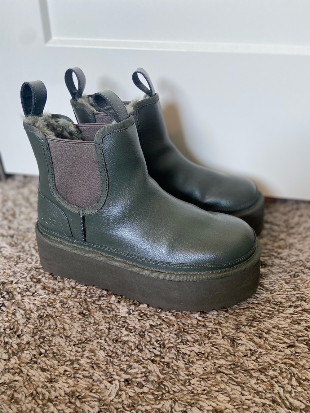 UGG Women's Neumel Platform Chelsea Boots